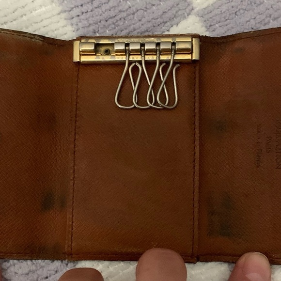 LOUIS VUITTON Monogram Multiple Key Holder - Picture 7 of 13